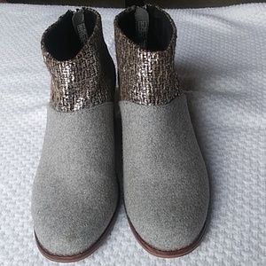 TOMS women's boots sz 7color gray
